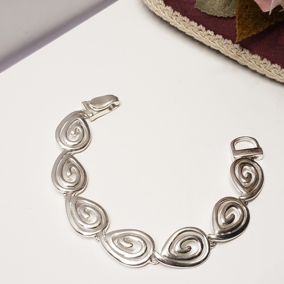 Jewelry - Beautiful Silver tone Statement Bracelet